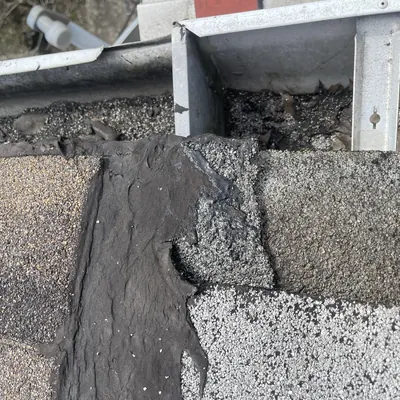 Reparación de membrana en el borde de un techo