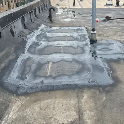 Techo plano con parches de reparación